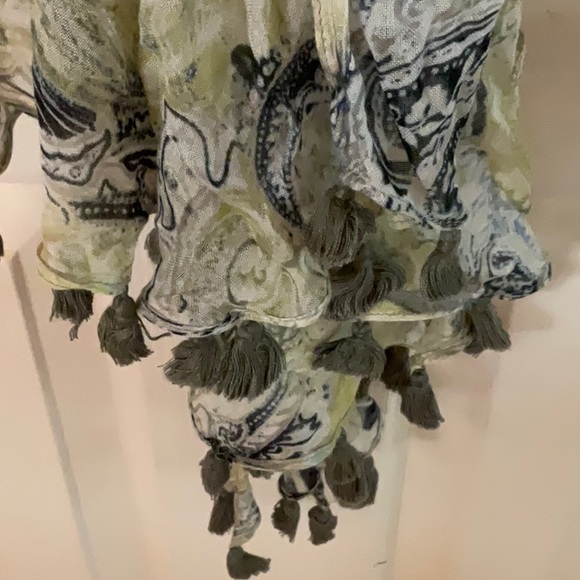 🧣CHICO’S GREEN AND BLUE PRINT SCARF 🧣 - Picture 10 of 16